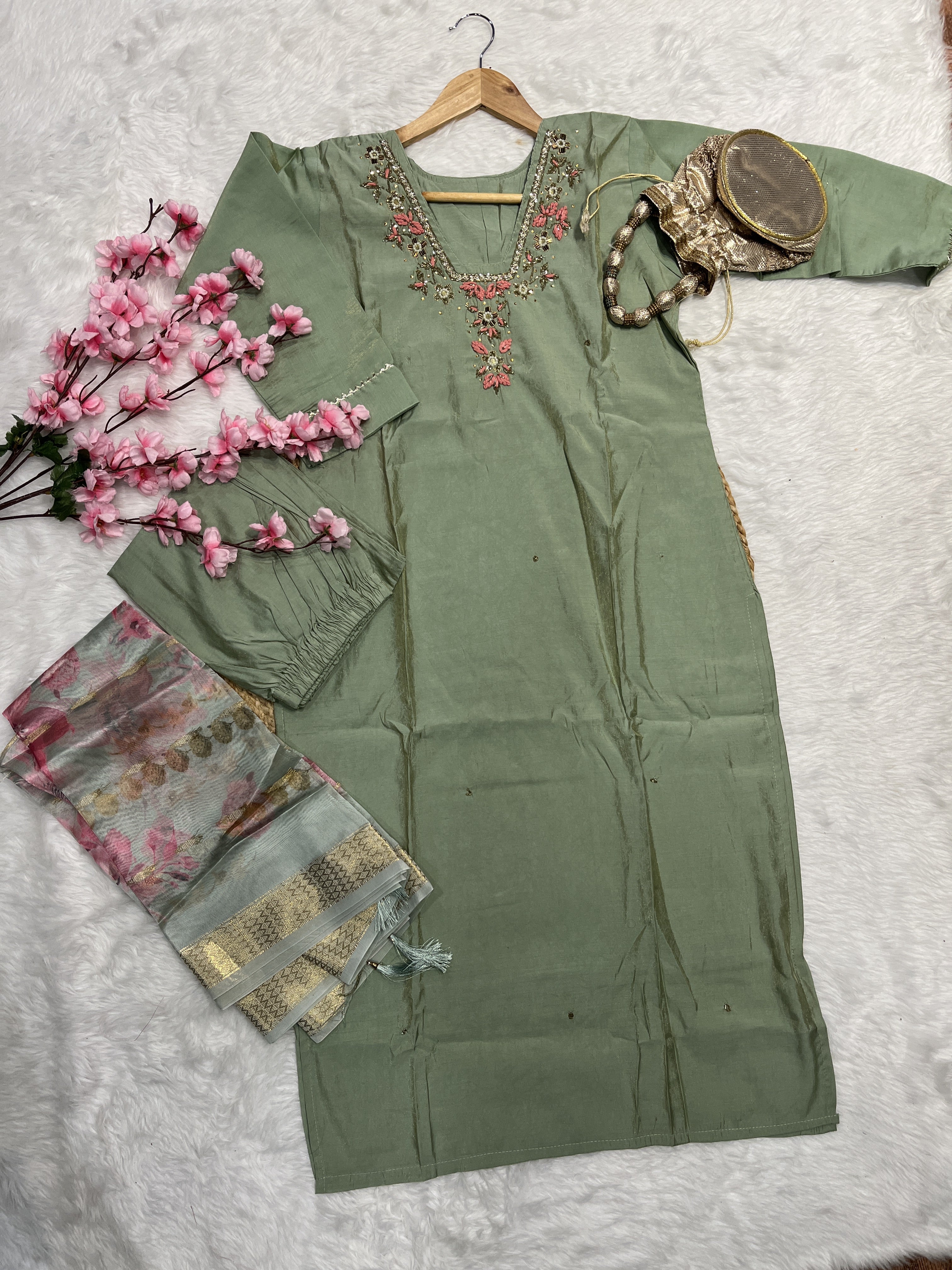 Nevina | Chanderi Kurta Pant Dupatta Set